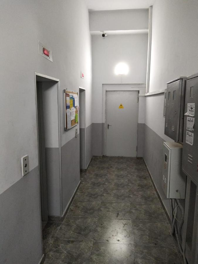 Spacious 2 Bedroom *